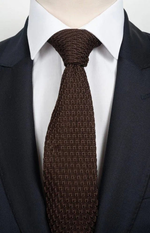 Braune Strickkrawatte