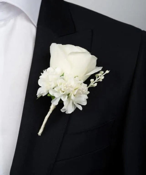 Blumenanstecker mit weißer Rose
